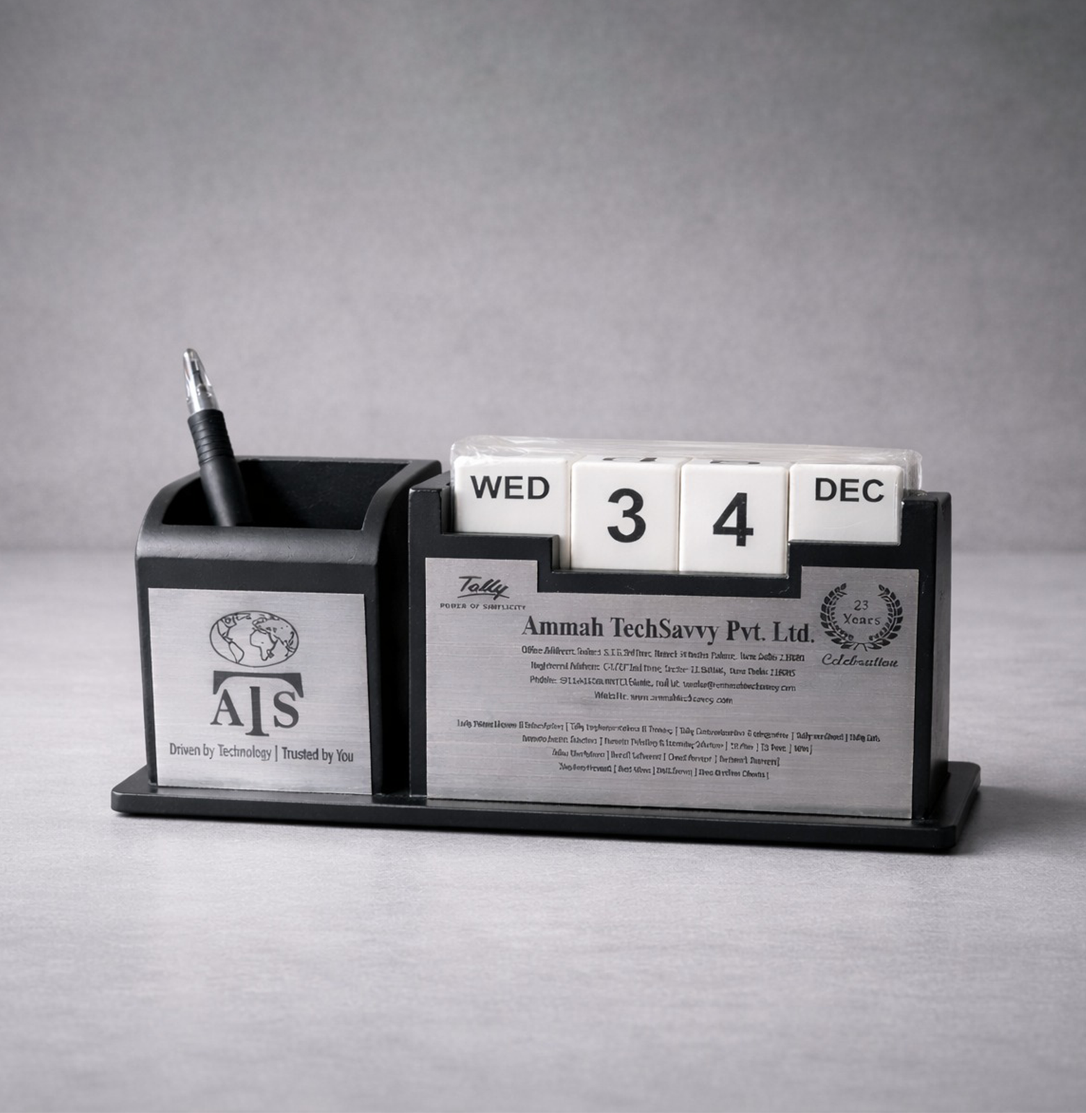 DESK ORGANIZER WITH CALENDAR